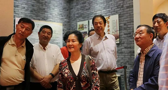 Líderes de la CCPPCh de Shanghai visitaron el Museo de Arte Ni Dongfang
