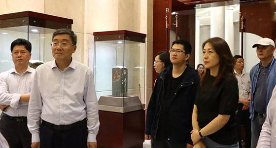 Líderes de la Administración Estatal de Radio, Cine y Televisión visitaron el Museo de Arte de Ni Dongfang
