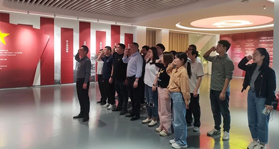 5月15日，安特園區黨總支就新修訂的《中國共產黨紀律處分條例》組織黨員開展主題黨日學習活動，進一步堅定理想信念、強化紀律意識、提高黨性修養。學習活動中全體黨員重溫了入黨誓詞，用莊嚴的宣誓聲表達了安特全體黨員對黨的無限忠誠與熱愛。安特園區黨總支副書記袁耀祖給全體黨員上黨紀學習教育專題黨課，強調《中國共產黨紀律處分條例》是規范黨組織和黨員行為的基礎性法規，要堅持一條一條讀，逐字逐句悟，用黨紀黨規校正思